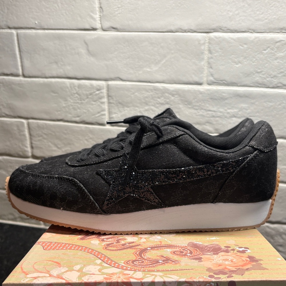 Very G Black Leopard Glitter Star Sneakers FIT LIKE AN 8